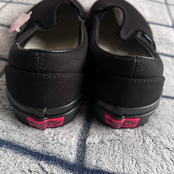 Brand new men’s size 6, ladies size 7.5 all black vans slip ons - Picture 3 of 5